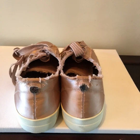 STEVE MADDEN GREYLA Women’s Blush/Pink Satin Sneakers Size 10 - Picture 2 of 4